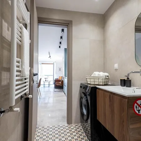 Apartment F & B Collection - Center Hidden Gem