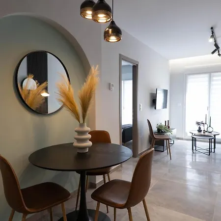 Apartment F & B Collection - Center Hidden Gem *