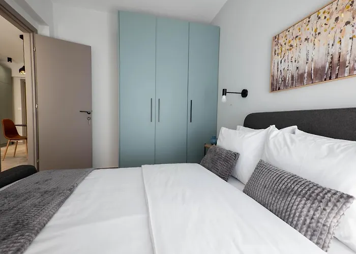 F & B Collection - Center Hidden Gem *